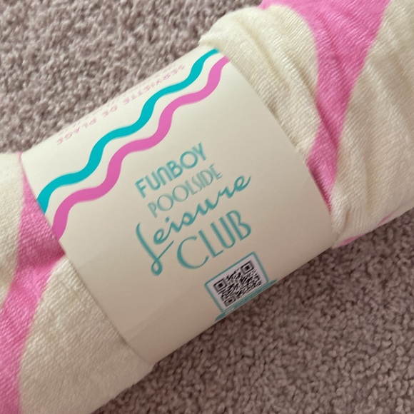 Fun boy beach towel. - Picture 6 of 9